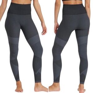 SPANX Look At Me Now Seamless Moto Leggings - Medium